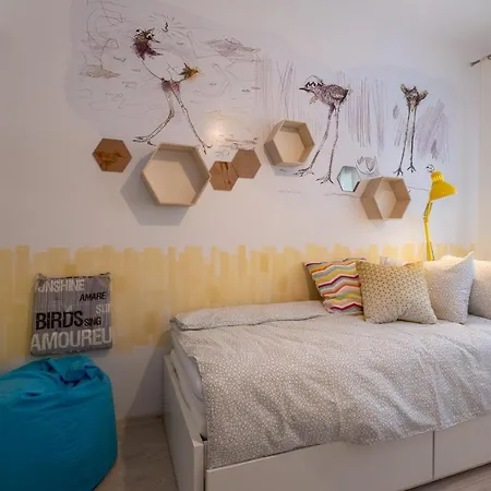 Two Bedroom Near To Doctors Garden *