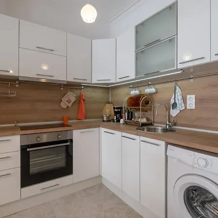 Two Bedroom Near To Doctors Garden *